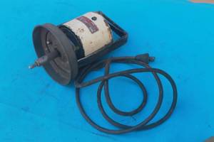 lot 259 image: VINTAGE FARM MASTER ELECTRIC BUTTER CHURN MOTOR TESTED AND WORKS