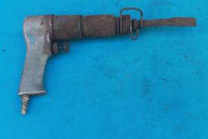 lot 260 image: VINTAGE MARFLOW HANDHELD AIR PNEUMATIC CHISEL WITH ATTATCHMENT