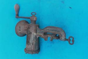 lot 261 image: VINTAGE ENTERPRISE MEAT CHOPPER No 10