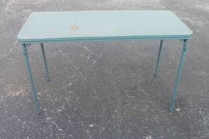 lot 262 image: 4-FT FOLDING TABLE