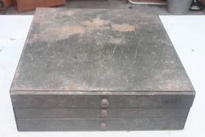 lot 270 image: 3-DRAWER METAL STORAGE WITH CONTENTS  SEE PICS