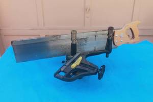 lot 317 image: STANLEY MARSH 100  CORNER CLAMPMITER VICE WITH SAW