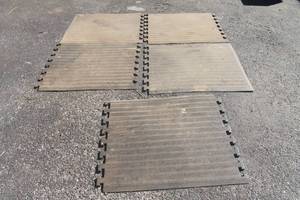 lot 319 image: 5PC RUBBER SHOP FLOOR MATS
