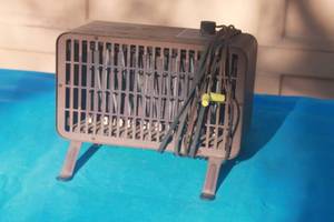 lot 272 image: VINTAGE SERVESS RADIANT HEATER HR10