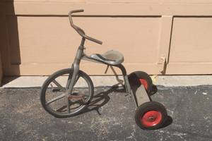 lot 290 image: VINTAGE WHEEL CRAFT TRICYCLE SILVER STAR