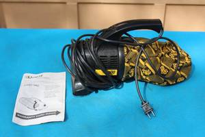 lot 337 image: ROYAL DIRT DEVIL DD520 HAND VAC WITH MANUAL