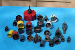 lot 338 image: LOT OF HOLE SAWS ASSORTED SIZES SOME WITH ARBORS