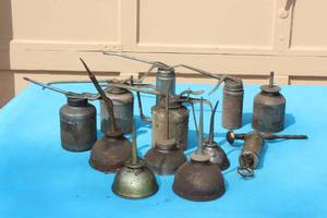 lot 342 image: 12 VINATGE SCULPTED BRASS THUMB OILER AND OTHER  OIL CANS