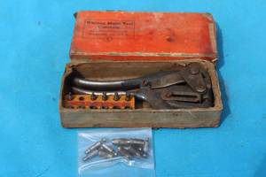 lot 343 image: WHITNEY METAL TOOL BALL BEARING PUNCHES 524-13