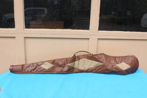 lot 352 image: VINATGE BROWN LEATHER RIFLR BAG 45 LONG