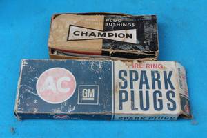 lot 362 image: CHAMPION SPARK PLUG REDUCING BUSHINGS AND GM SPARK PLUGS FIRE RING COMPLETE SET