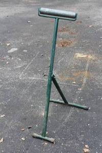 lot 376 image: ADJUSTABLE ROLLER STAND