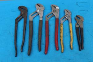lot 383 image: 5 PIPE WRENCH PLIERS