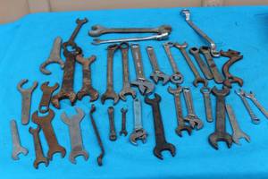 lot 386 image: LOT OF ASSORTED WRENCHES