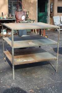 lot 395 image: 3 SHELF METAL SHOP TABLE