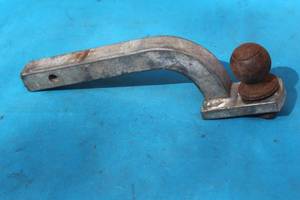 lot 401 image: DRAW-TITE TOW HITCH