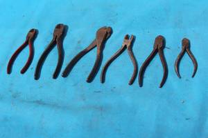 lot 403 image: 6 CRESENT NIPPERS CUTTER PLIERS