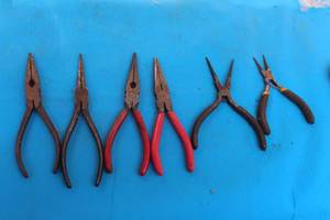 lot 404 image: 6 NEEDLE NOSE PLIERS