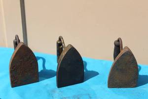 lot 405 image: 3 VINTAGE CAST IRON COAL IRONS