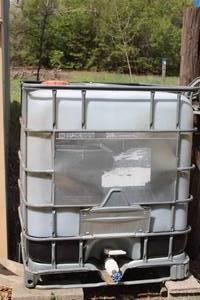 lot 408 image: SCHULTZ 1000 LITER WATER CONTAINER