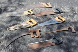 lot 425 image: 8 TOOL BOX SAWS