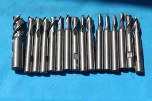 lot 433 image: 16 TOOLMASTERS SPIRAL END ROUTER BITS