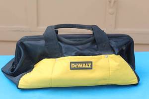 lot 438 image: DEWALT TOOL BAG