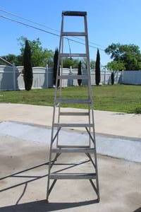 lot 6 image: KELLER  ALUMINUM 8FT.  STEP COMMERCIAL TYPE 2  LADDER  ,MODEL 928