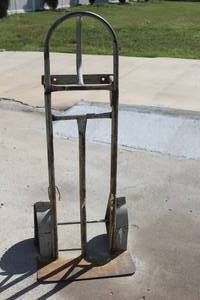 lot 7 image: HAND TRUCK DOLLY