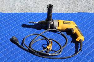 lot 10 image: DEWALT DW235G 12  TYPE 5 VSR DRILL