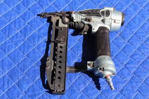 lot 13 image: HITACHI N3804AB3(S0 AIR PRESSURE STAPLER