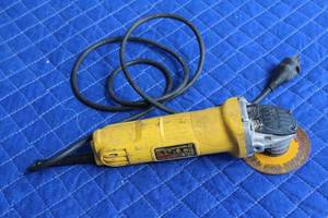lot 16 image: DEWALT DWE4011 TYPE1 ANGLE GRINDER
