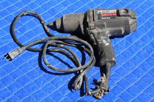 lot 18 image: HEAVY DUTY BLACK & DECKER INDUSTRIAL 2670, 12 IMPACT WRENCH