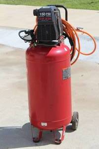 lot 22 image: CRAFTSMAN 150 PSI ,1.5 HP , 26 GALLON AIR COMPRESSOR WITH AIR HOSE & MERLIN BLOW GUN