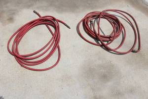 lot 30 image: TOTAL OF 2 RED AIR HOSE