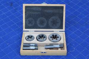 lot 45 image: PIPE TAP & DIE SET PRECISION GROUND HIGH CARBON ALLOY STEEL 91395
