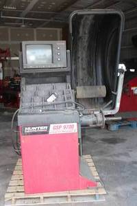 lot 107 image: HUNTER GSP9700 TIRE WHEEL BALANCER&nbsp&nbspFREE FORKLIFT ASSIST FROM 1 TO 4PM FOR LOADING ON TO OPEN BED TRUCK OR TRAILER