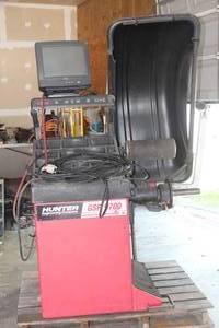 lot 108 image: HUNTER GSP9700 TIRE WHEEL BALANCER&nbsp&nbsp&nbspFREE FORKLIFT ASSIST FROM 1 TO 4PM FOR LOADING ON TO OPEN BED TRUCK OR TRAILER