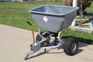 lot 56 image: RUGID YARD EQUIPMENT SYSTEM PULL BEHIND FERTILIZER SPREADER