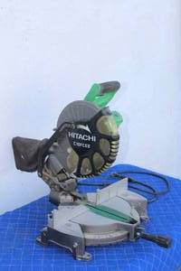 lot 60 image: HITACHI C10FCE2 ,15-AMP 10INCH SINGLE BEVEL COMPOUND MITER SAW