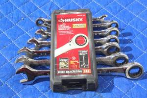 lot 65 image: HUSKY 7-PIECE RATCHETING COMBINATION WRENCH SET