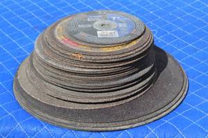 lot 71 image: TOTAL OF 25 PLUS ASSORTED SIZE METAL BLADES 7- 14