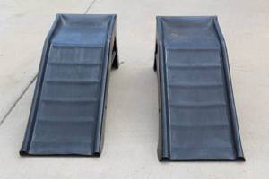 lot 76 image: SET OF STEEL CAR RAMPS