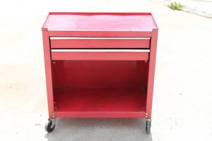 lot 78 image: METAL 2-DRAWER TOOL CHEST , 24.5 L X 12W X 26H