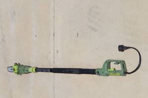 lot 88 image: SUNJOE POLE CHAIN SAW, SWJ800E