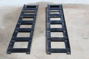 lot 97 image: STEEL TRAILER RAMPS ,61L