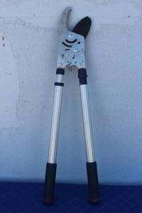 lot 110 image: SJ HEAVY DUTY TREE PRUNER TELESCOPING HANDLE