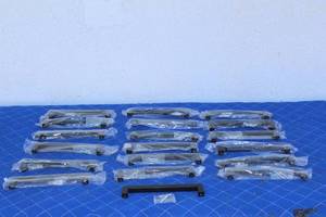 lot 124 image: 19 NEW BLACK METAL CABINET HANDLES