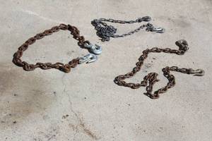 lot 148 image: 3 MED DUTY TOWLIFT CHAINS WITH HOOKS