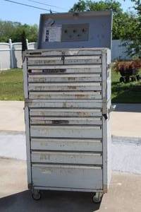 lot 150 image: STEEL GLIDE CSPS PROFESSIONAL STAINLESS STEEL 2PC TOOL CHEST WITH LOCK AND KEY